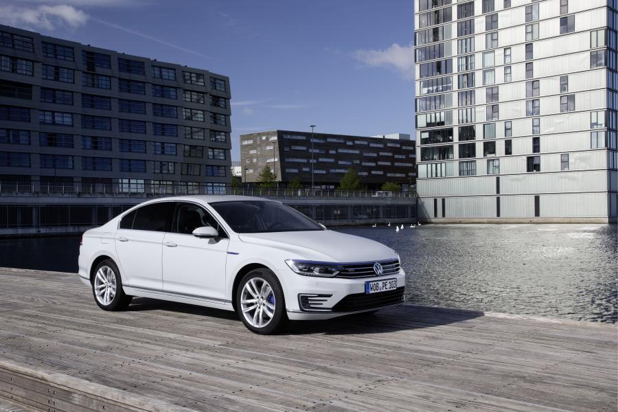  Volkswagen Passat GTE 2015 года  (фото 13 из 26)